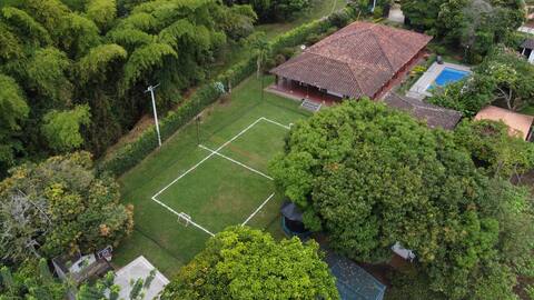 Gran CasaFinca Familiar - Pool, Cancha, Billiards