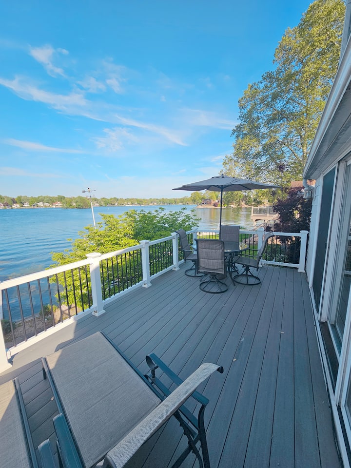 Portage Lakes Paradise on the Main Chain of Lakes!
