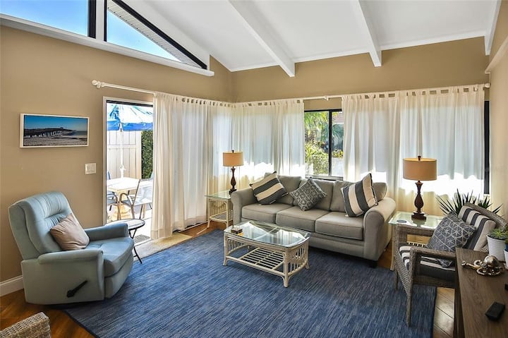 Charming Villa On Venice Beach - Venice, FL