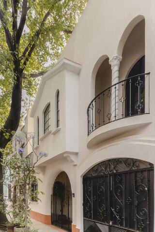 Condesa Luxury 3BR House w/Rooftop gallery image 4