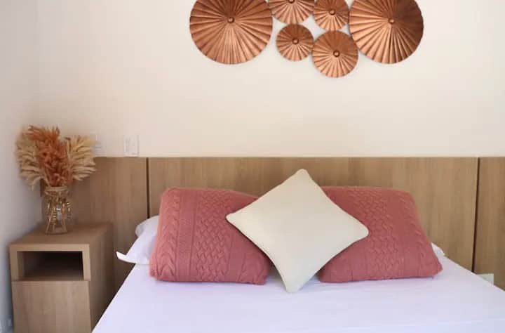 Apartmán s manželskou posteľou, šatníkom, klimatizáciou a zatemňovacím oknom