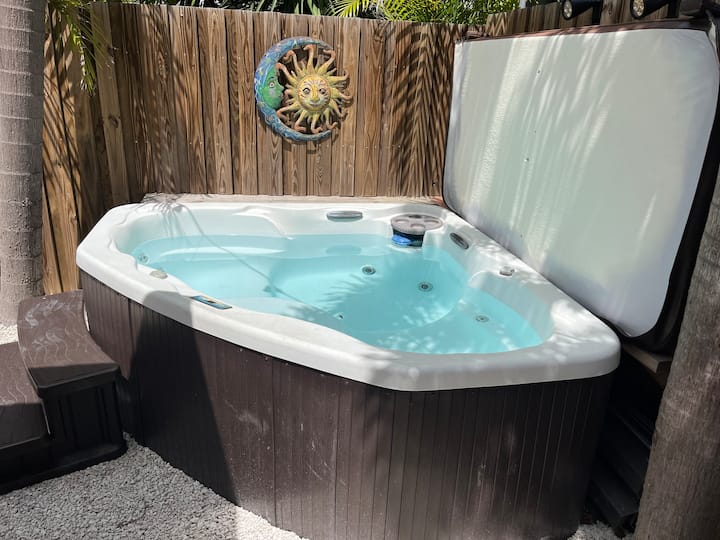 Hot tub duval duplex w parking houses for rent in key west florida