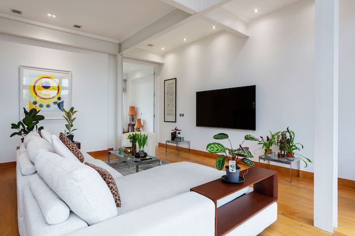 Enjoy London Sunsets at Penthouse in Covent Garden gallery image 3