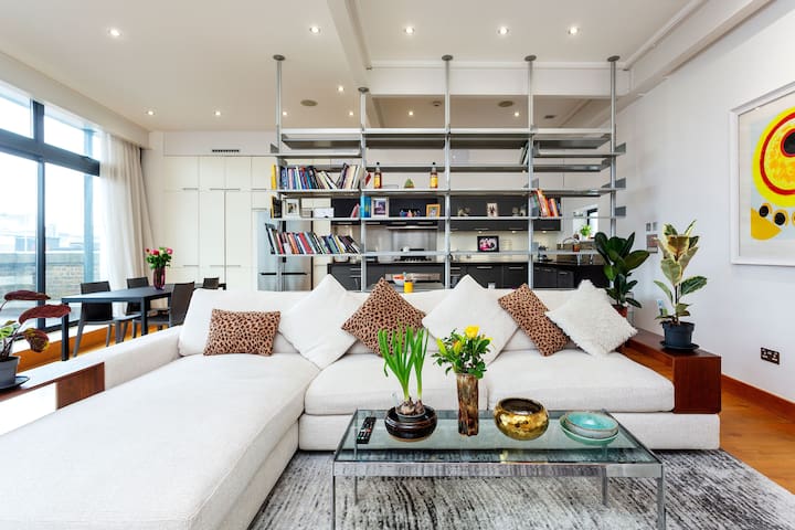 Enjoy London Sunsets at Penthouse in Covent Garden gallery image 2