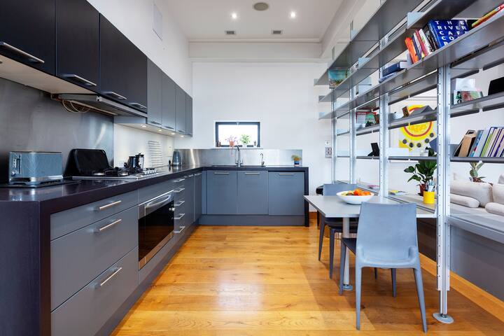 Enjoy London Sunsets at Penthouse in Covent Garden gallery image 5