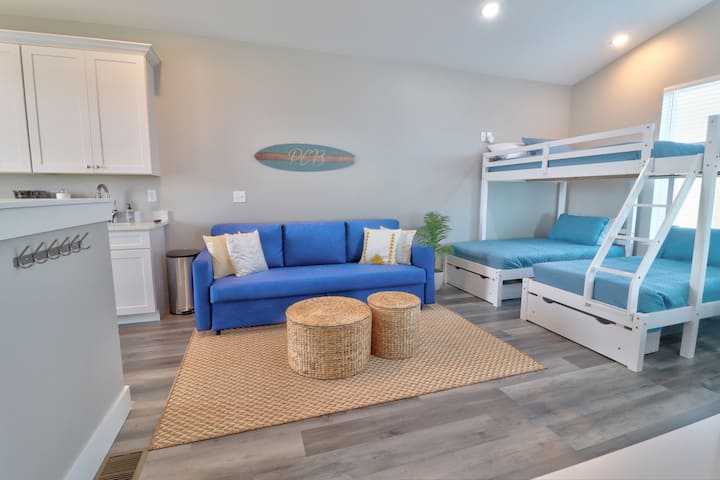 Dječji odmor također ima kauč na razvlačenje za dodatne krevete ako je potrebno. 