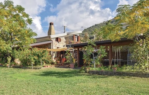 Seaside villa + large garden