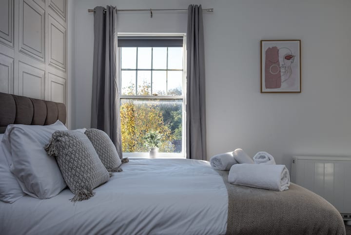 Croft 6 | Modern Business & Leisure Stay In Neath - Port Talbot