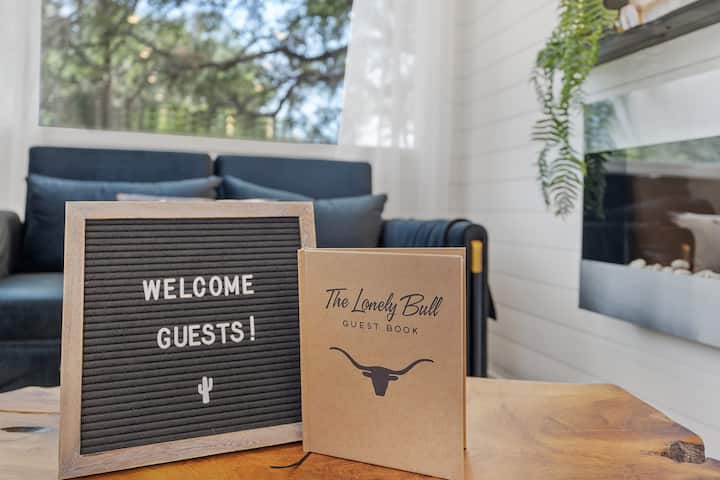 The Lonely Bull | Container Home W. Hot Tub! - 텍사스