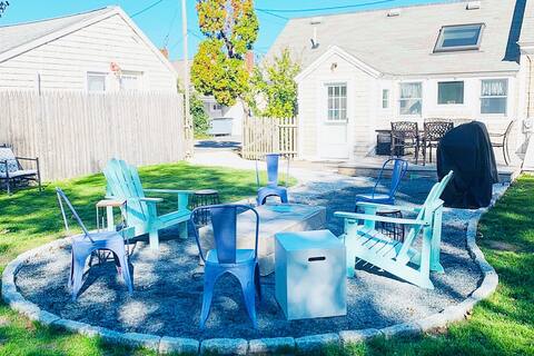 West Dennis House - 5 bedrooms 3 bath- 2 Hot Tubs!