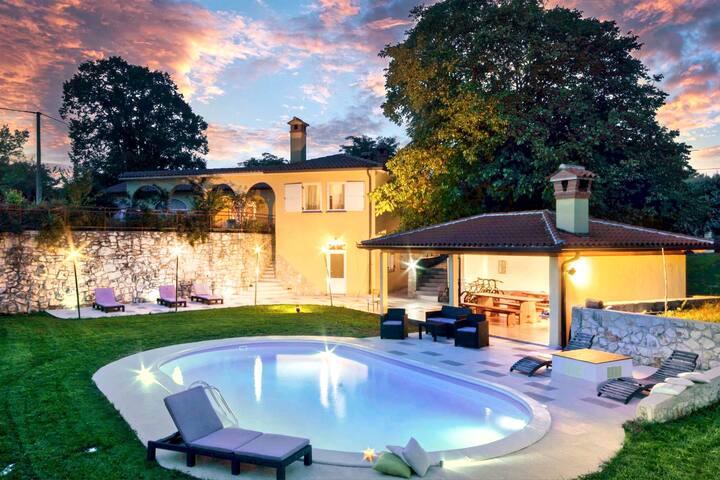 Romantic Getaway With Private Pool & Garden - Labin