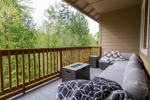 Spacious home and lower level condo with outside e