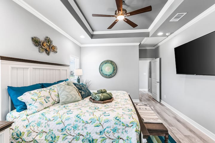 King Bed, 65 in. Roku Smart TV