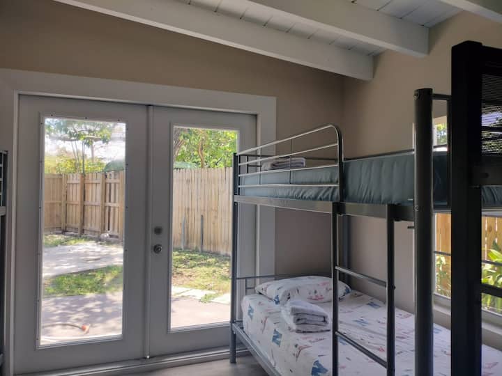 Shared room males cozy house1 Houses for Rent in North Miami Beach