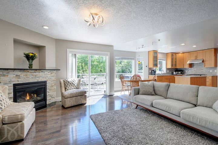 Country Home on Garden Gate Drive gallery image 5