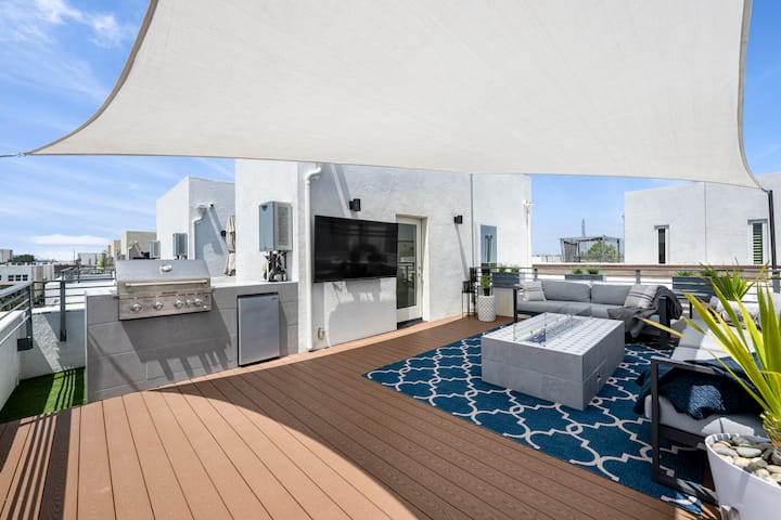 Luxury 4 Bed/3.5 Bath Townhome - Anaheim, CA