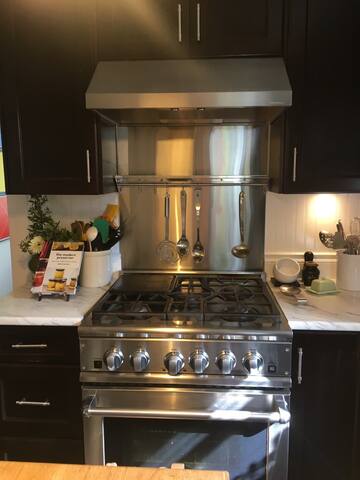 Vancouver Villa gallery image 2