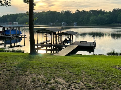 Lakefront 3 Bed/2 Bath/Kayaks/EV Charger