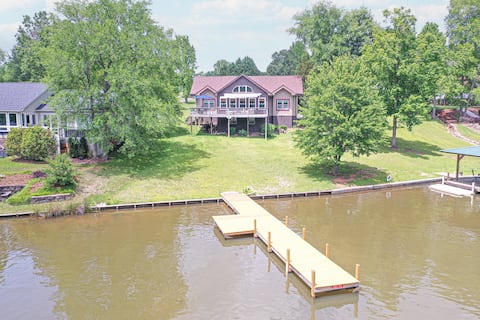 Luxurious Lake Front Home with Kayaks, SUPs, Dock