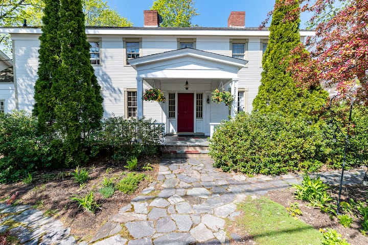 Large Ogunquit Home - Walk to Beach, Dining & Fun