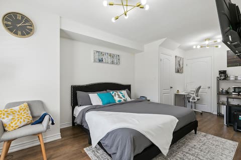 Minimalist Studio: 1B/1B+Office, Wi-Fi, Mini Bar!
