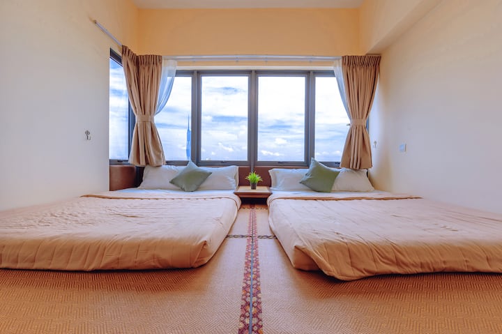 Dhomë gjumi në katin e poshtëm me pamje nga Tatami dhe qyteti