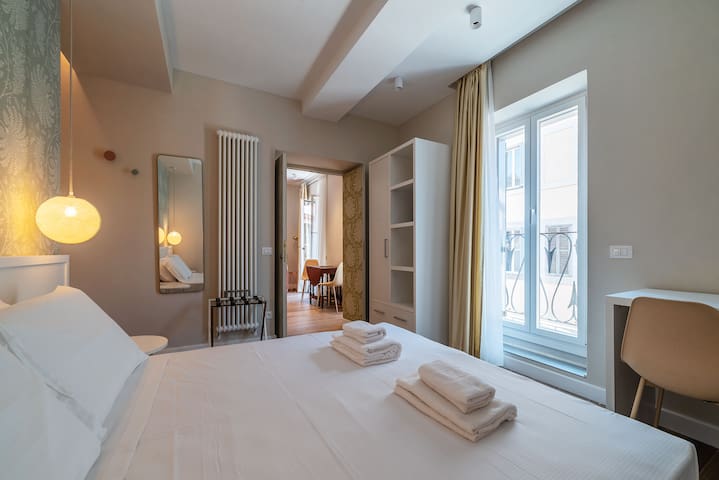 Luxury 2 beds/3 baths on Via del Corso! gallery image 3
