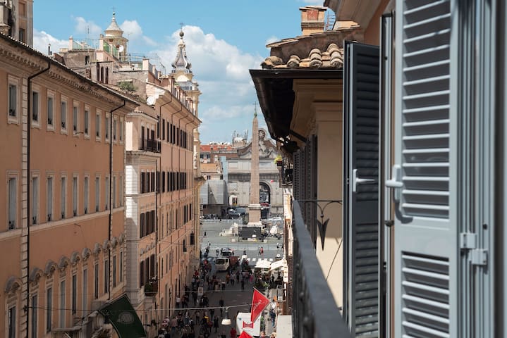 Luxury 2 beds/3 baths on Via del Corso! gallery image 2