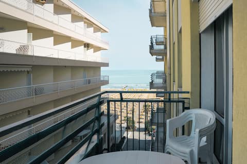 [Blu Kobler] - Spacious Beachfront Apartment