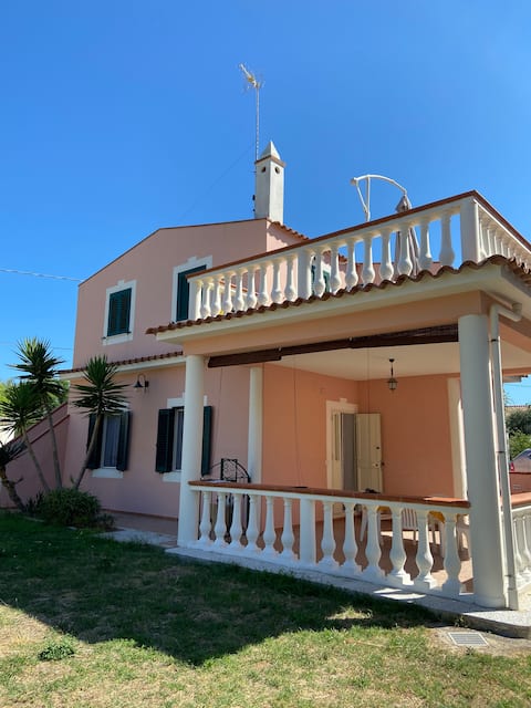 Villa 40 meters from the sea, ground floor