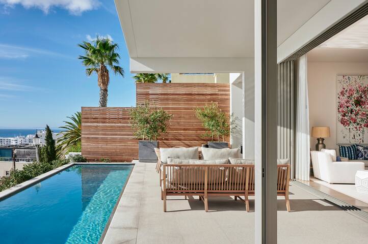 Beautiful Bantry Bay Villa gallery image 3