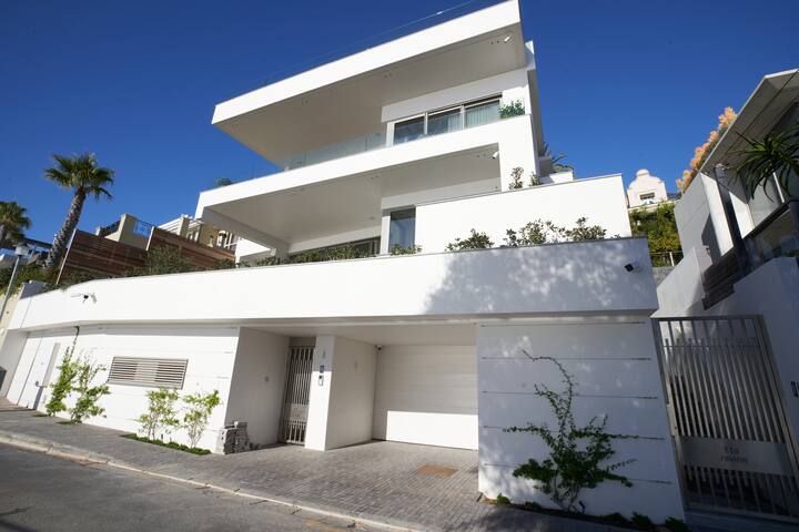 Beautiful Bantry Bay Villa gallery image 4