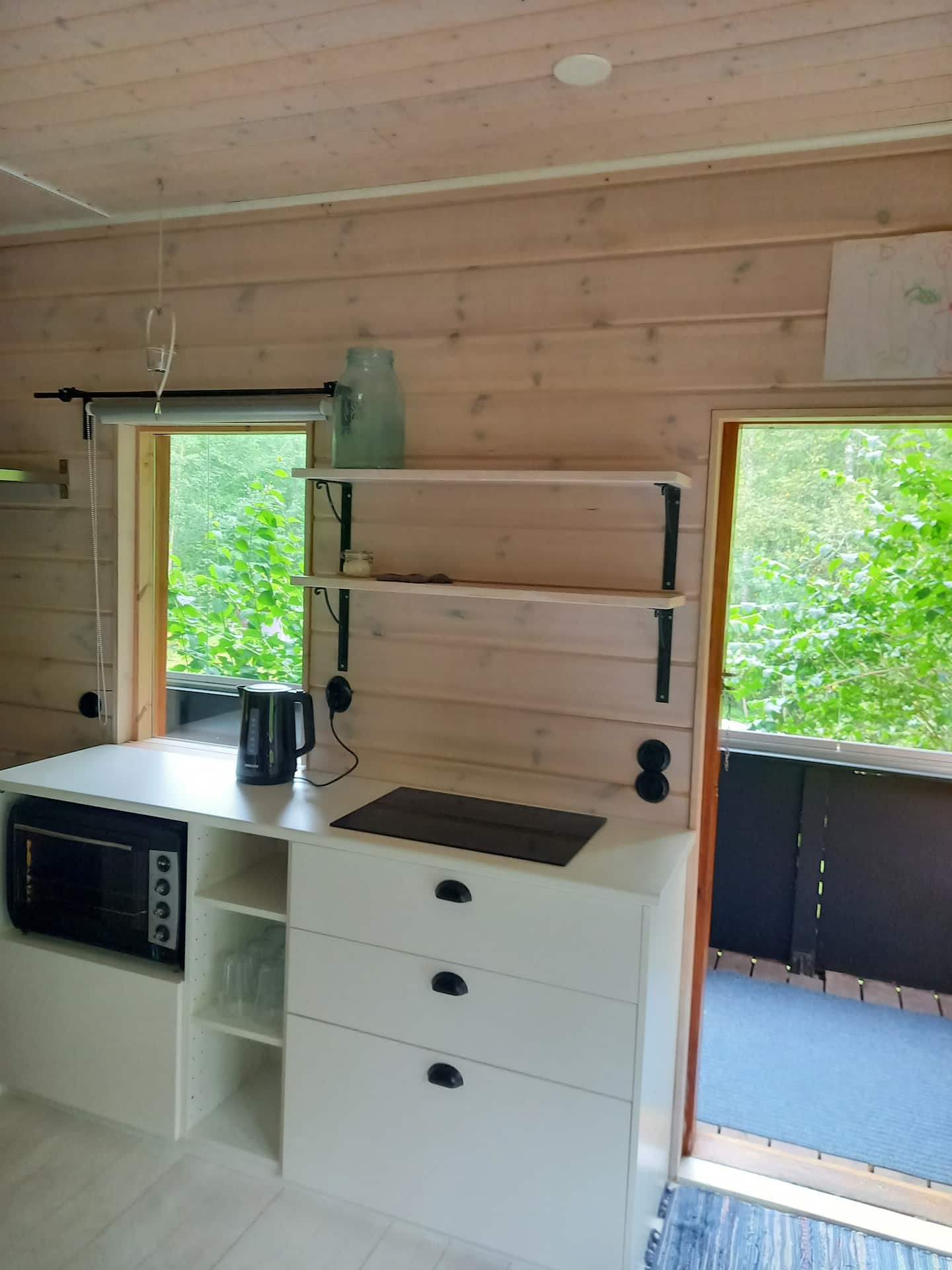Mökki Nuuksion Kansallispuiston Reunamilta 2