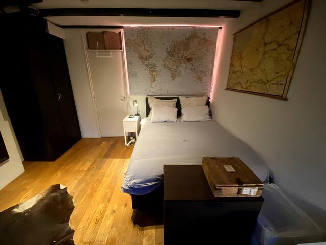 Former Canal House – Jordaan – Center of Amsterdam gallery image 5