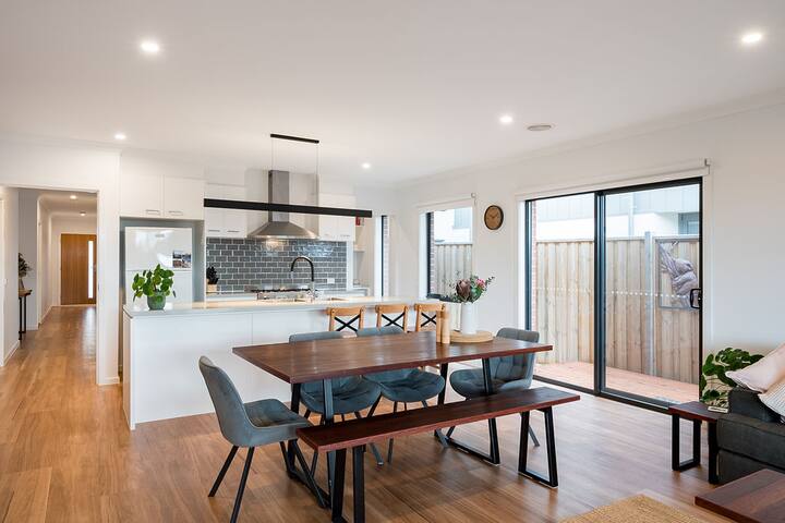 Central Seaside Escape gallery image 4