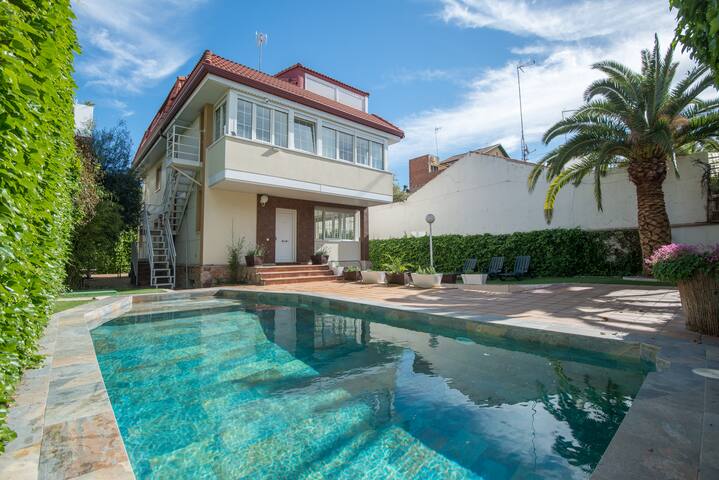 Calandria Madrid VILLA 18 people – POOL, WiFi, BBQ gallery image 2