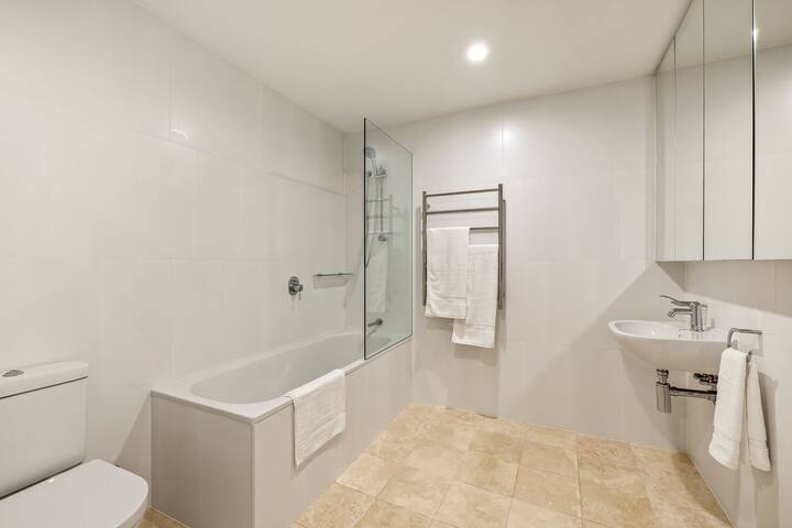 Private & Convenient Apartment