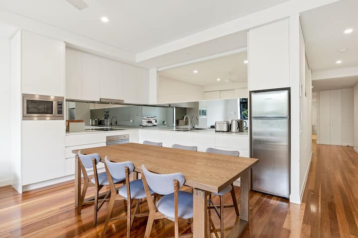 Private & Convenient Apartment