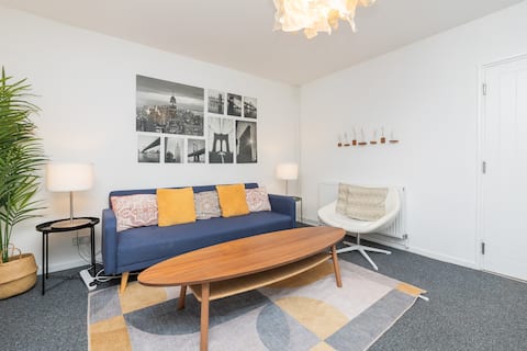 SuperKing Beds | Free Parking | BBQ | Sleeps 8