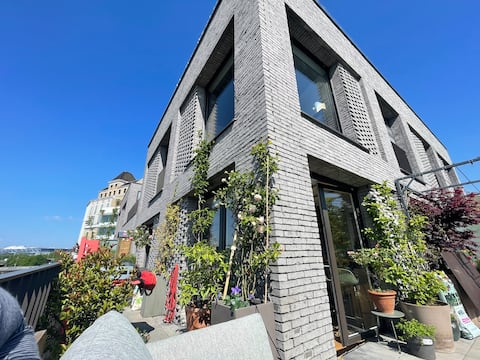 Duplex à 200m de paris avec terrasse vue canal