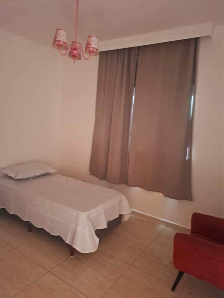 Dormitorio 02: apagón y ventana con espacio