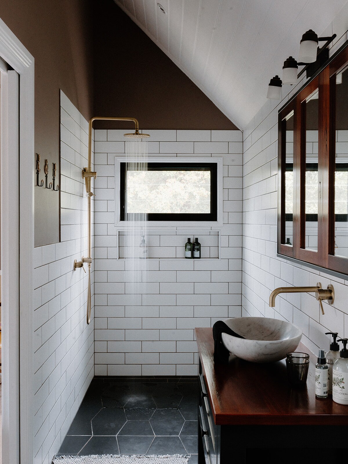 Bathroom 3 is part of "William Suite," which is associated with Bedroom 3.