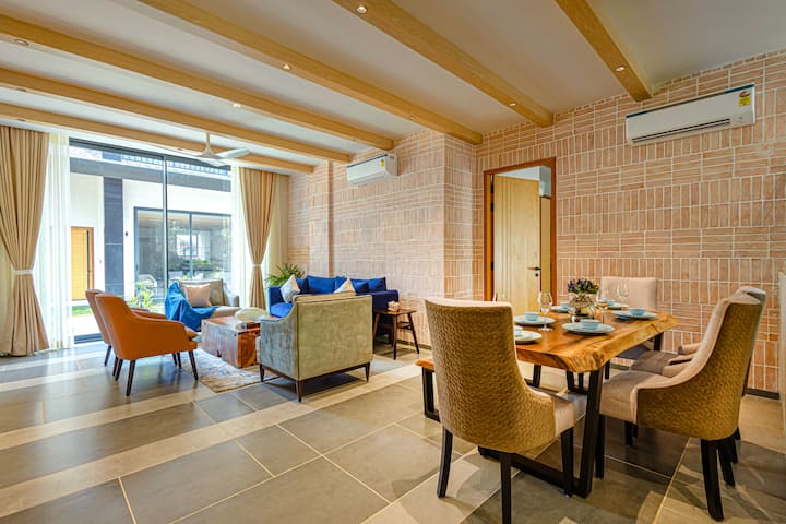 Dining area image 1