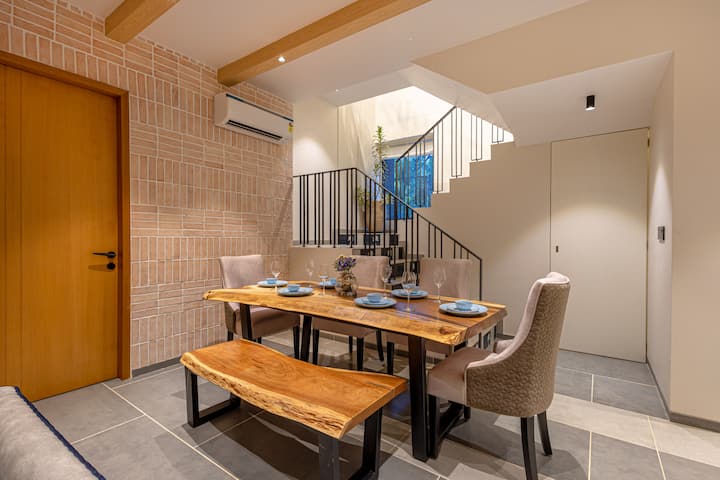 Dining area image 2