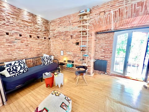 Top performing Airbnb: My piece of Garonne – 1-bedroom apartment in Saint Cyprien