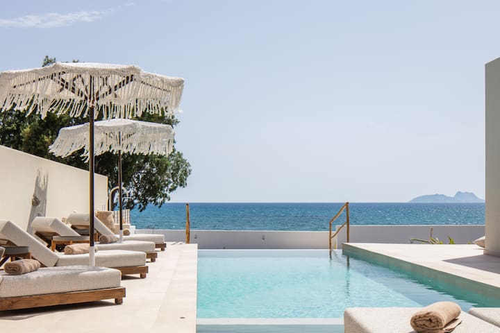 Design Villa – Beachfront boho inspired by etouri!