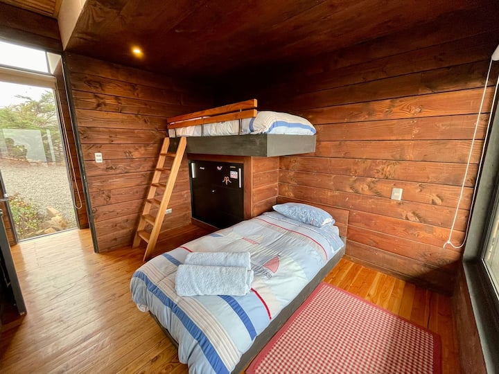 2. spavaća soba: jednostruki kreveti + škriljevci za crtanje