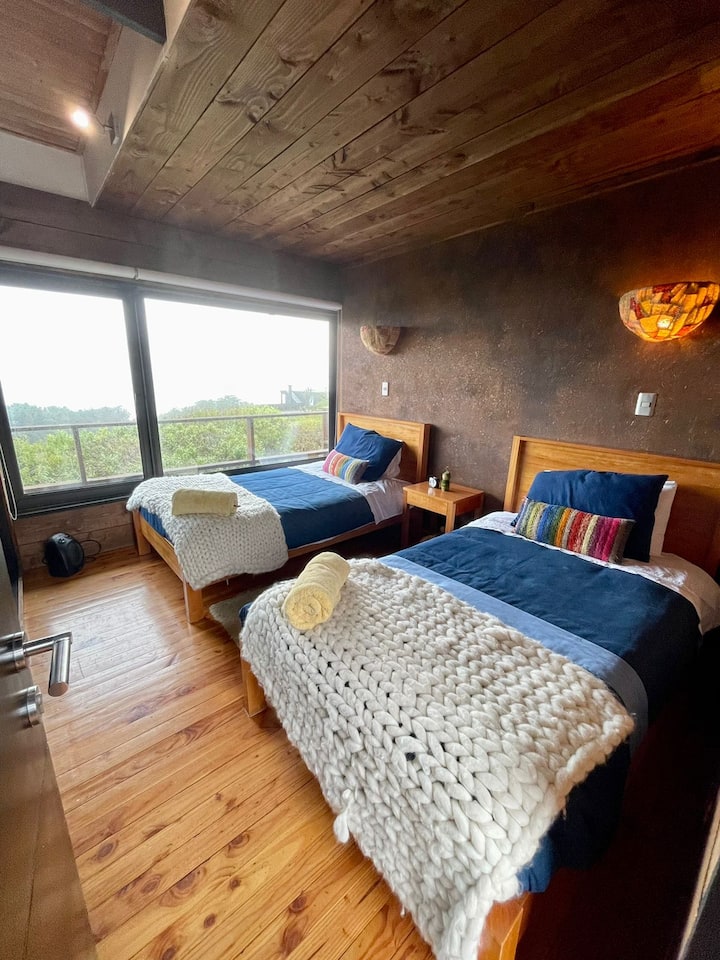 Spavaća soba 1:  2 Kreveti za jednu osobu. 