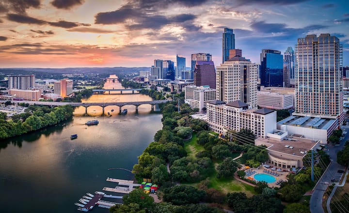 Large Apt Downtown Austin By 6th St + Free Parking - Apartments for Rent in  Austin, Texas, United States - Airbnb