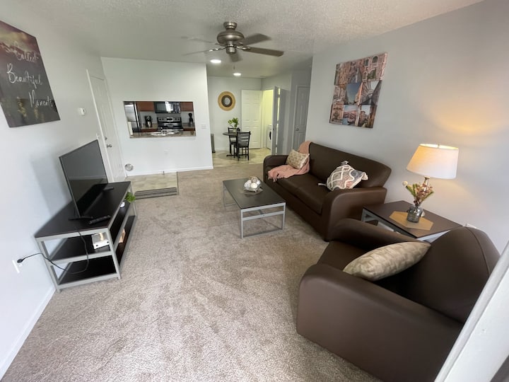 Main Level 2-Bedroom Apartment